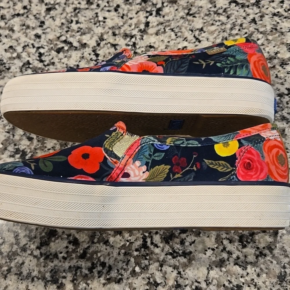KEDS X RIFLE PAPER CO. TRIPLE DECKER VINTAGE BLOSSOM VELVET SNEAKERS. SIZE 6.